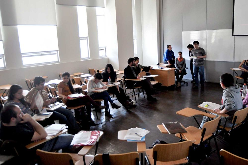 Podrán presentar proyectos todos los y los estudiantes regulares de pregrado debidamente matriculados en 2023 en alguna de las carreras y/o programas de la Universidad de Chile.