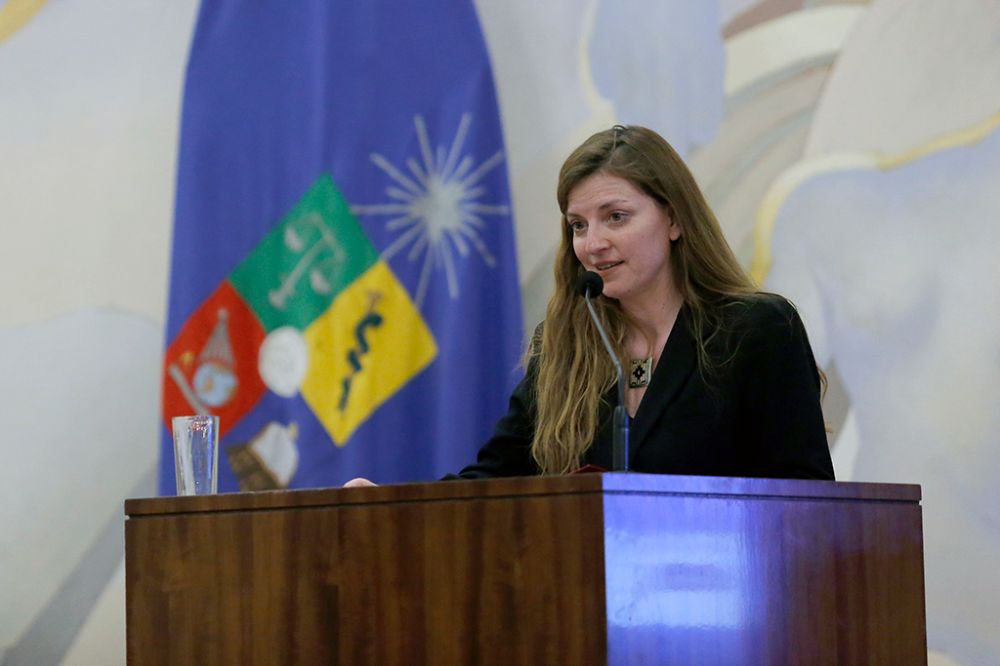 “Los poemas sintonizan con la actualidad, por una parte, porque configuran una microhistoria sobre procesos históricos macro", agregan sus familiares.