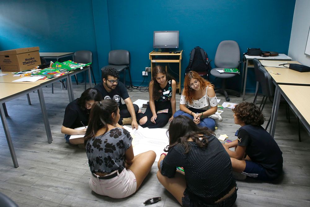 El comité evaluador tendrá en especial consideración a aquellos equipos que busquen incorporar un enfoque de memoria, Derechos Humanos, democracia y participación.