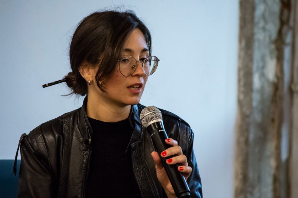 Luego de un proceso de revisión, el jurado dirimió el certamen dejando el primer lugar en Valeria Tentoni, poeta y narradora argentina por su obra "Cera de avispa".