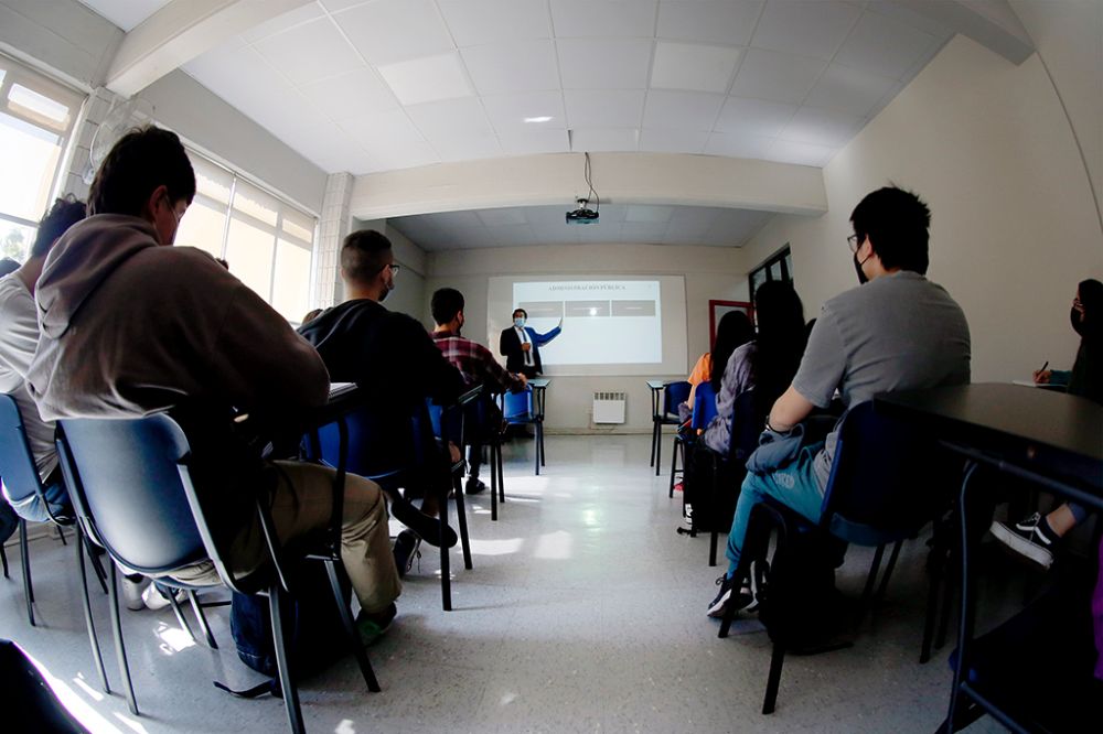 “Si ese ecosistema no está conectado, si no está articulado lo que enseñamos, lo que investigamos queda descontextualizado, queda fuera de contexto, no incide”, agrega la directora de Extensión.