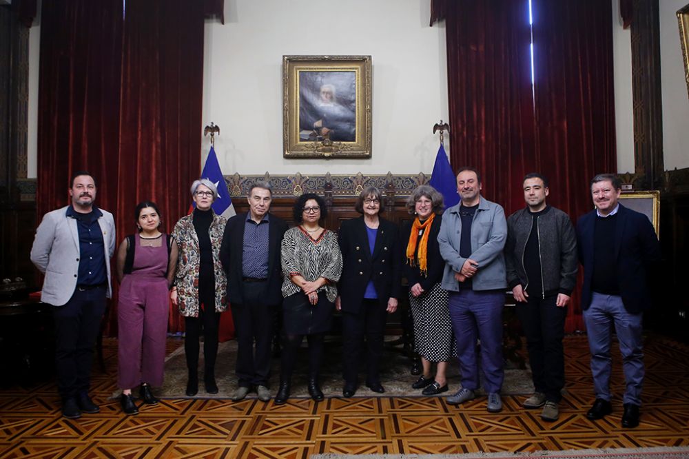 Ganadores del Premio Manuel Montt Convocatoria 2023 junto a las autoridades de la Universidad de Chile