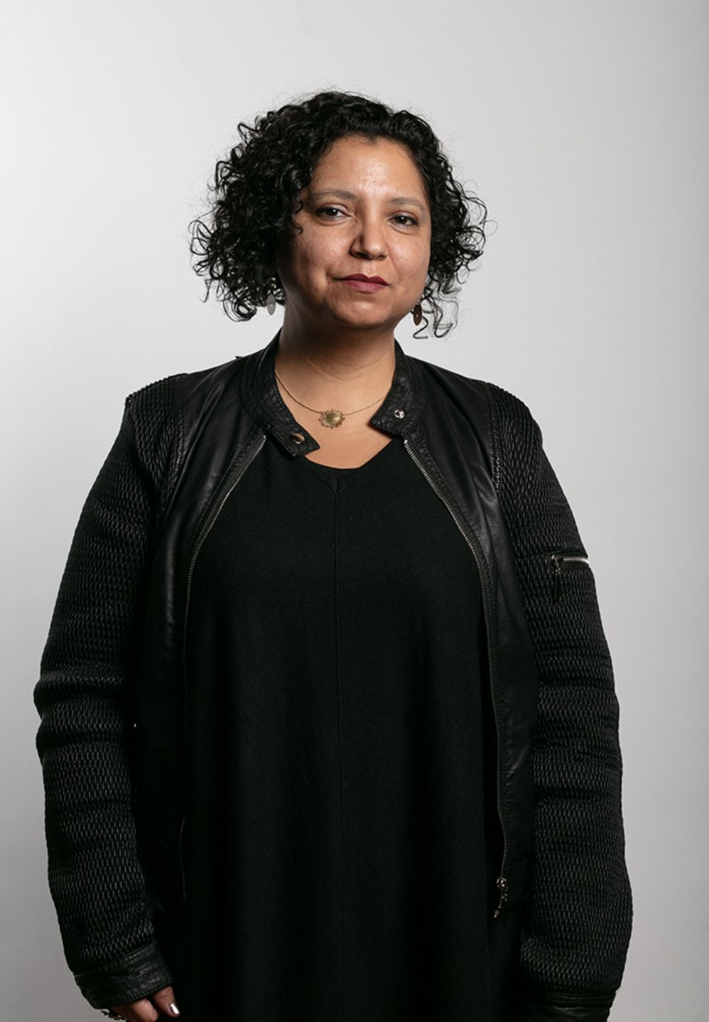 Claudia Zapata es la autora del título ganador “Intelectuales indígenas en Ecuador, Bolivia y Chile. Diferencia, colonialismo y anticolonialismo” (LOM Ediciones).