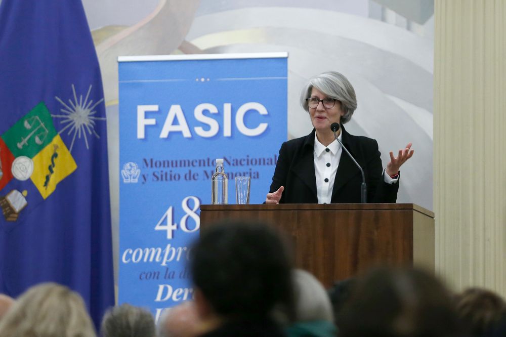 “Es a través de un ejercicio permanente de reconstrucción y actualización de la memoria histórica que las nuevas generaciones podrán forjar, de manera colectiva, un futuro donde los horrores no se repitan, agregó Pilar Barba.