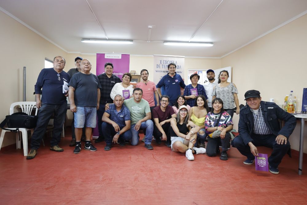 el taller “Cultura de la No Violencia en clubes deportivos de barrio”, propuso generar un diálogo participativo para conversar e identificar las problemáticas existentes respecto a la institucionalidad en torno al tema Cultura de la No Violencia en el deporte de barrio. 