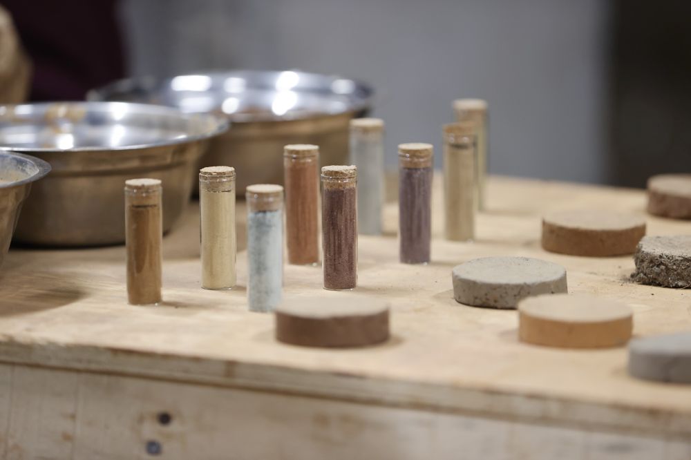 Así, se abordó tanto su historia y el desarrollo de la técnica, como su vínculo con el territorio y los oficios involucrados, entregando herramientas teóricas y prácticas para su reconocimiento y puesta en valor.