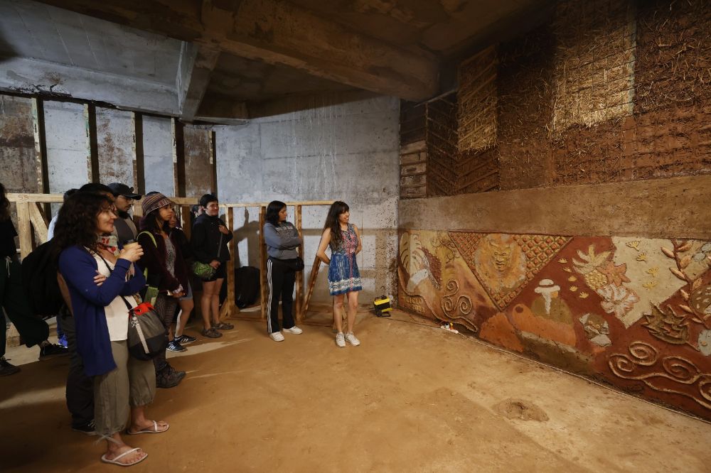Dicho taller, dirigido al público general, buscó poner en valor el adobillo como cultura constructiva que se encuentra presente en Valparaíso desde 1851 a la fecha, que se materializa en una arquitectura característica y propia de la ciudad