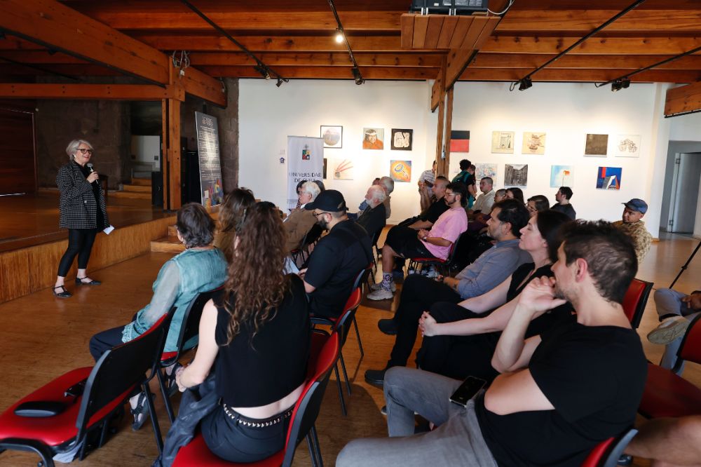 “Su legado no solo enorgullece al entorno, sino que dialoga con él y por ello, nos invita a una discusión crítica del arte”, indicó la vicerrectora Pilar Barba.