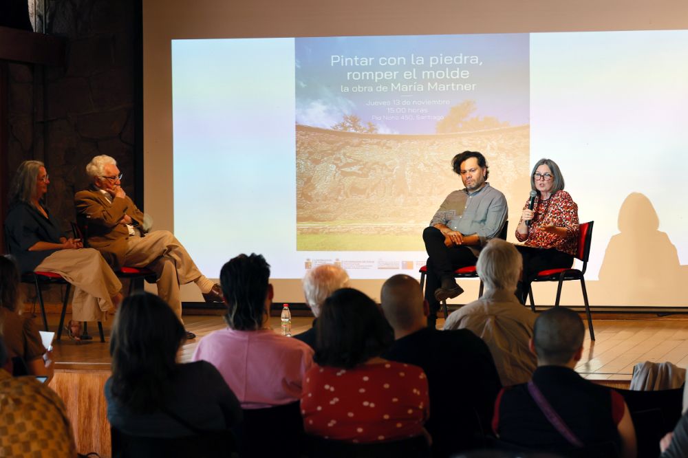 “Martner no solo es autora de murales, sino que también de vitrales, éstos hechos a partir de su batalla por conseguir transparencia", sostuvo Pey.