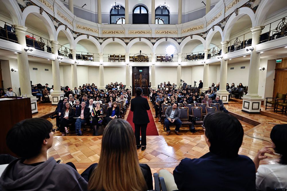foto premiación concurso neruda