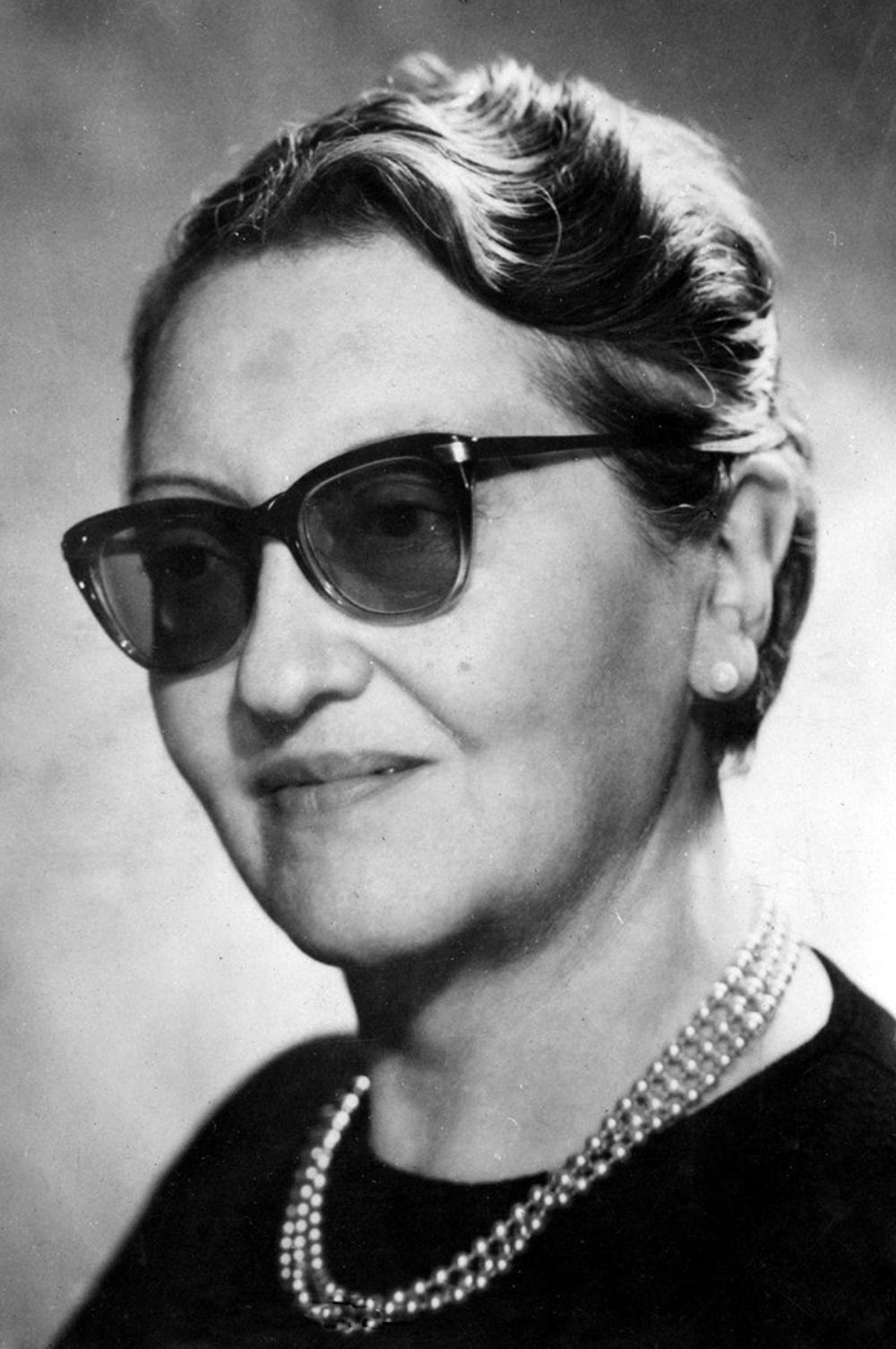 Marta Brunet fue una destacada autora chilena, y la segunda mujer en ganar el Premio Nacional de Literatura después de Gabriela Mistral. 