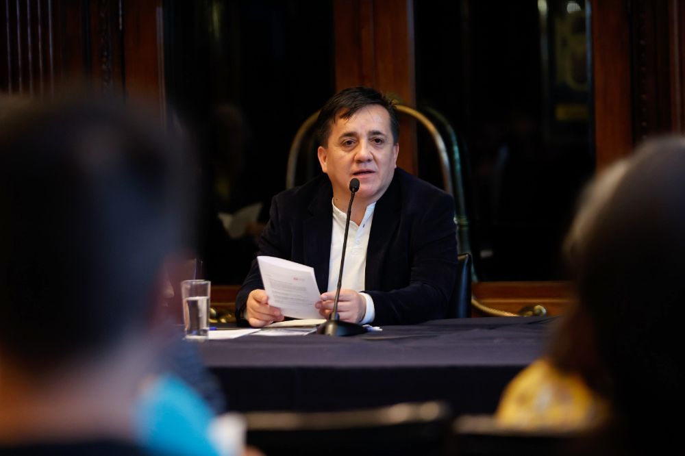 La moderación del primer panel estuvo a cargo de Roberto Guerra Veas de la Corporación Escuela de Gestores y Animadores Culturales (EGAC). 