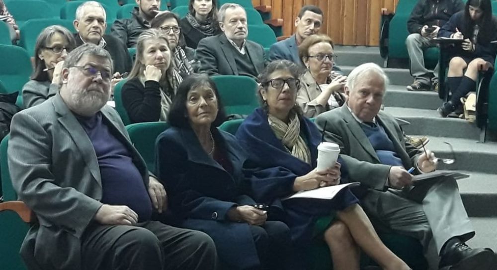 En la imagen Fabián Jaksic, premio Nacional de Ciencias Naturales 2018 junto a autoridades de Campus Sur de la Universidad de Chile.