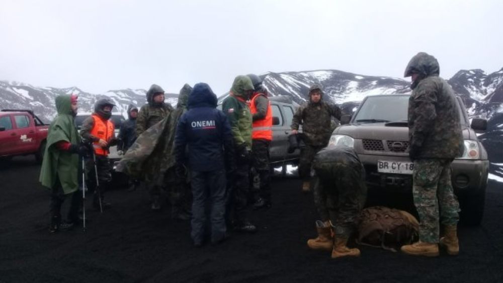 Desde que se reportó la desaparición del docente, patrullas del GOPE, el Ejército, Conaf, y Socorro Andino, entre otras instituciones, amigos y familiares.