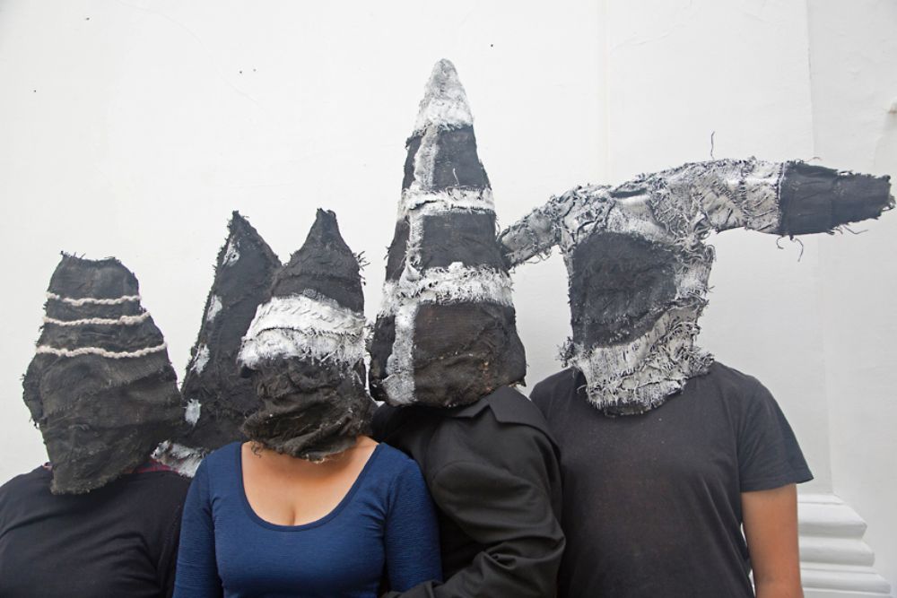 Proyecto Selk'nam tiene por objetivo generar una galería al aire libre, en las calles de Praga, donde los integrantes del grupo desfilarán el vestuario.