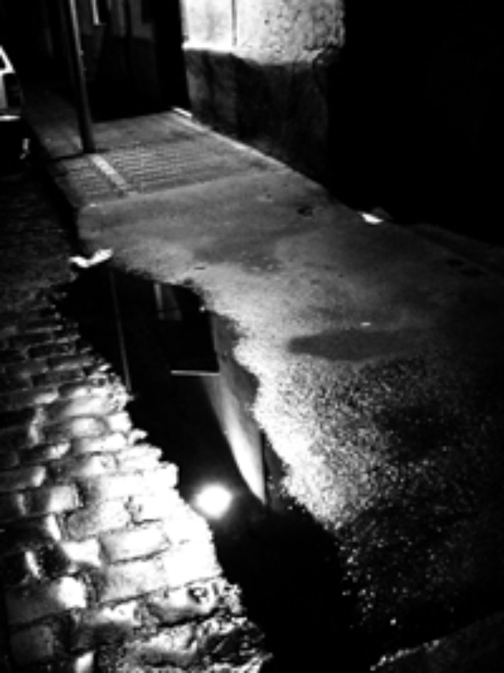 Con esta publicación, Zúñiga busca incentivar el ejercicio crítico en las artes contemporáneas para contribuir a la reflexión sobre la crítica de arte.