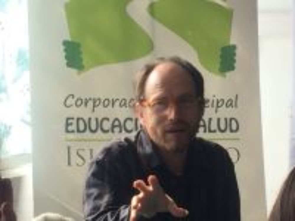 Compositor chileno Juan Antonio Sánchez compartiendo su experiencia y trabajo musical en el encuentro.