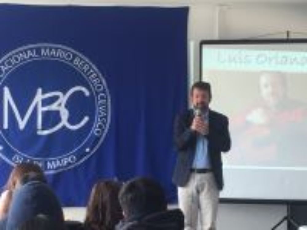 En la instancia participó el alcalde de Isla de Maipo, Carlos Adasme, quien relevó el valor de las artes en la formación educativa.