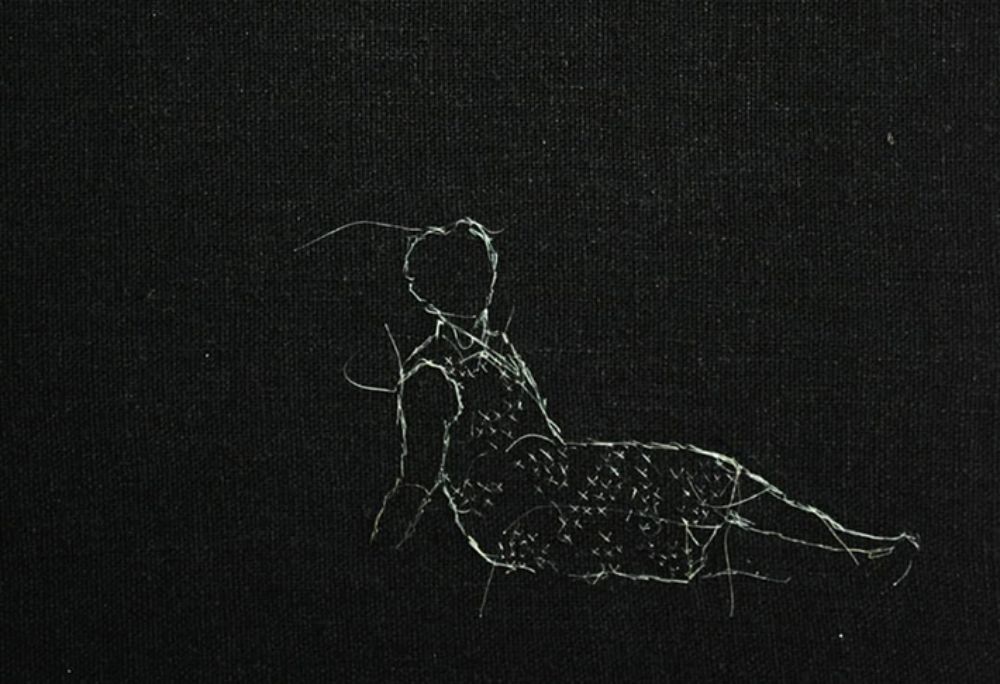 Paulina Olguín, egresada y actual profesora del Taller de Orfebrería del DAV, también fue distinguida en la categoría  Textil ¿ Cerámica ¿Orfebrería obteniendo la 1ª Mención Honrosa con "In-vestidura"