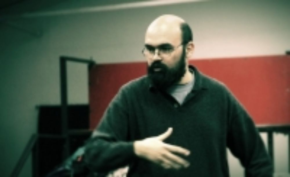 El proyecto "Lógicas y Modelos de Creación-Producción en el Campo Teatral del Chile de la Post-Dictadura (1990-2010)", a cargo del académico Camilo Rossel, del Depto. de Teatro.