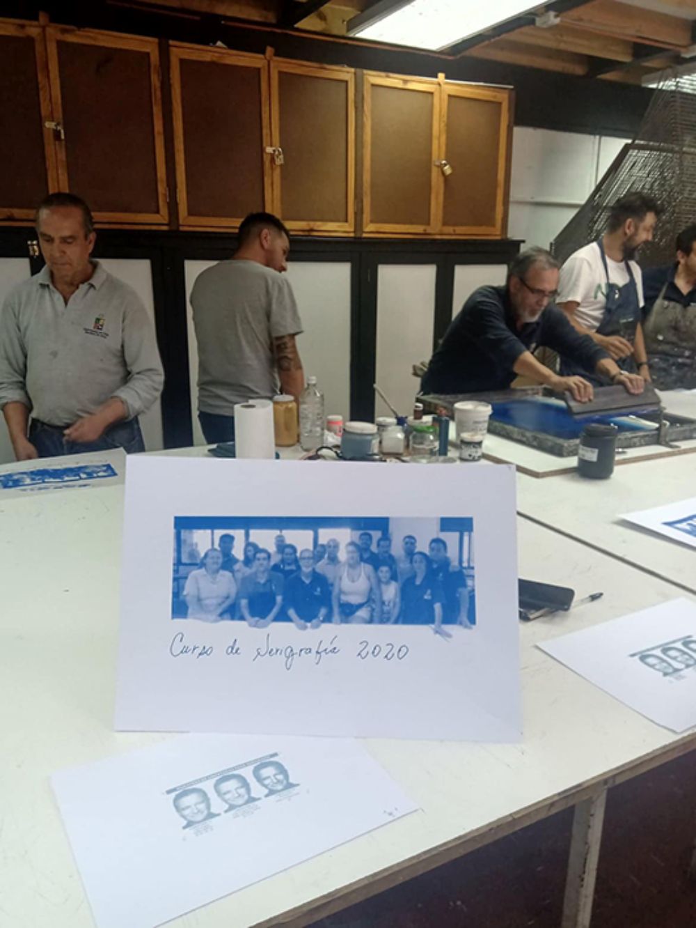 Entre los procesos enseñados destacan emulsiones fotosensibles y preparando matrices con películas tramadas transparentes. 