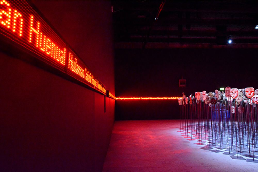 En este segundo volumen los lectores podrán encontrar el texto introductorio o dossier, escrito por el académico y artista visual Francisco Sanfuentes, que provoca y articula las colaboraciones.