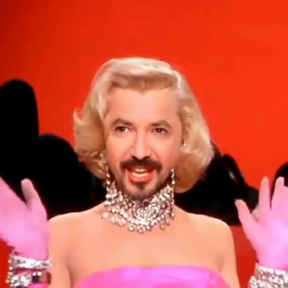 Arturo cariceo en Instagram "@tv.voltaire", presenta una serie de performances digitales a través de imágenes y videos realizados con la aplicación de inteligencia artificial: deepfake.