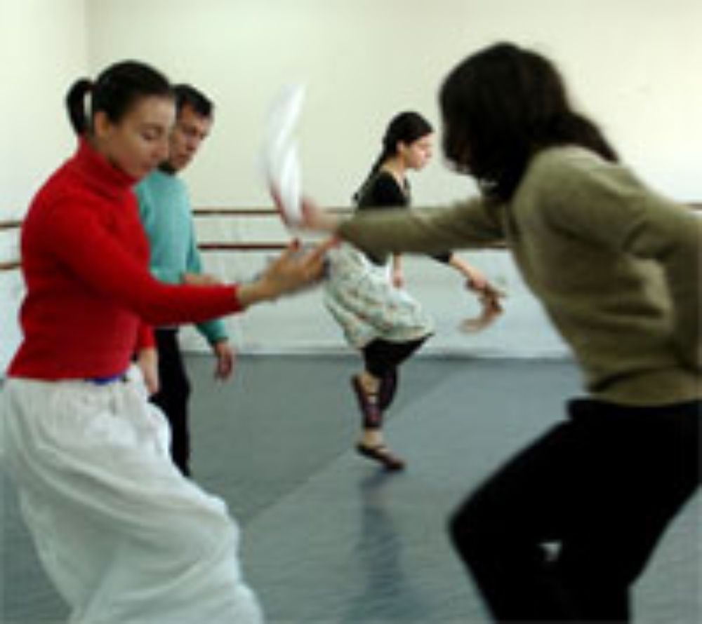 El curso de cueca se llevará a cabo en cuatro sesiones, desde el 21 de agosto al 11 de septiembre, en la sala 1 del Departamento de Danza.