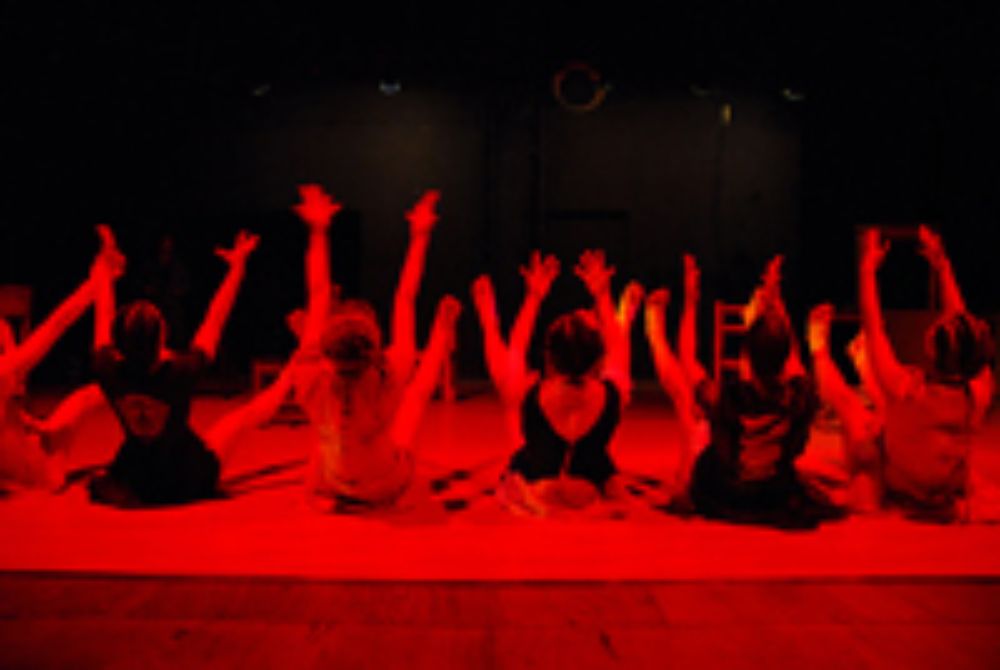 Si bien su segunda temporada ya llega a su fin, Pies pa' volar volverá a las tablas en enero próximo en el marco del Festival Santiago a Mil 2009.