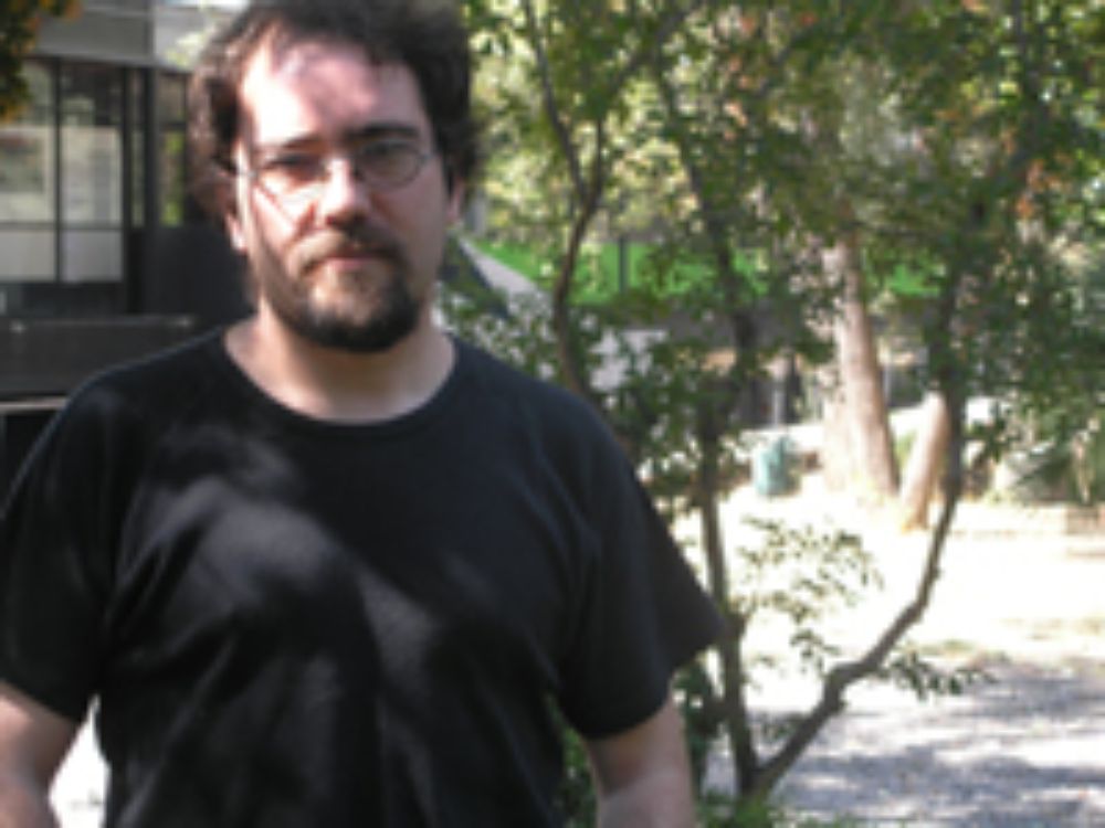 "El púrpura en los ojos", es el primer texto de la nueva colección de publicaciones del departamento. 