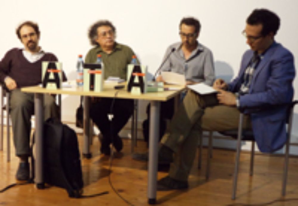  Rodrigo Zúñiga, académico de la Universidad de Chile y  Gabriel Castillo, profesor de la P. Universidad Católica de Chile presentaron este nuevo trabajo de Sergio Rojas. 