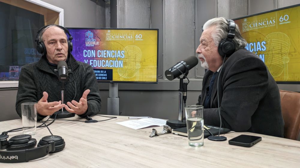 Dr. Diego García Lambas, Astrofísico, Dr. Raúl Morales, Decano de la Facultad de Ciencias de la Universidad de Chile