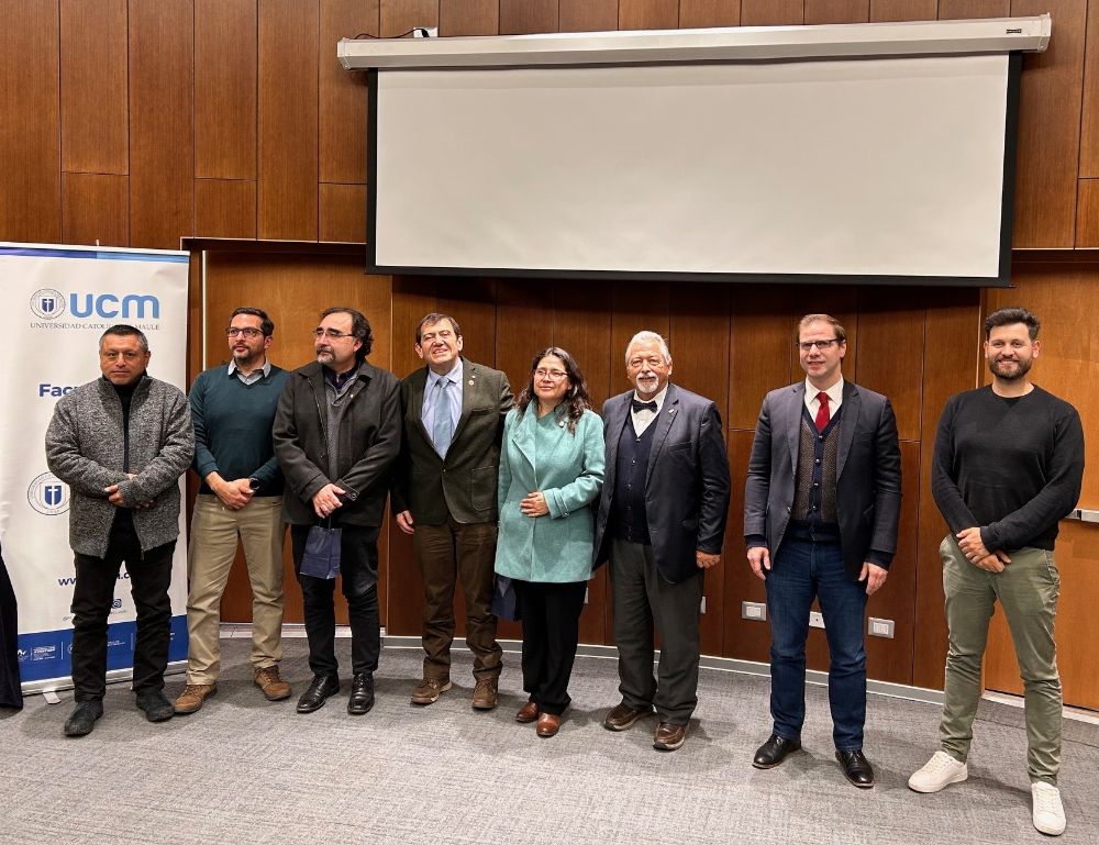 Carlos Areche, Senador Universitario; Dr. Felipe Torres, Director Académico y de Investigación; Dr. Antonio Galdámez, Director de la Escuela de Pedagogías Científicas; Dr. Fernando Córdova, Decano de la Facultad de Ciencias Básicas de la Universidad Católica del Maule; Dra. Patricia Barahona, Académica de Química de la Universidad Católica del Maule; Dr. Raúl Morales, Decano de la Facultad de Ciencias; Dr. Robert Auffarth, Vicedecano; Dr. Felipe Valencia, Académico de Física de la Universidad Católica del Maule