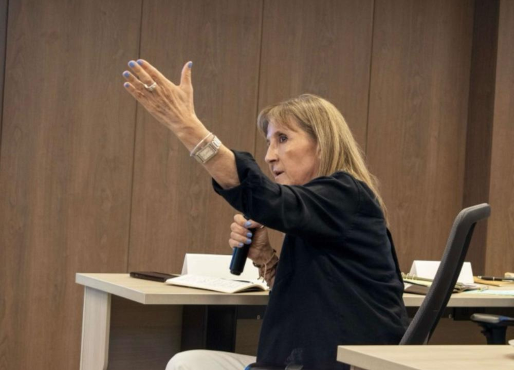 En 2017 Barrientos también fundó su propia empresa, E2E Process, que ayuda a empresas a rediseñar sus operaciones.