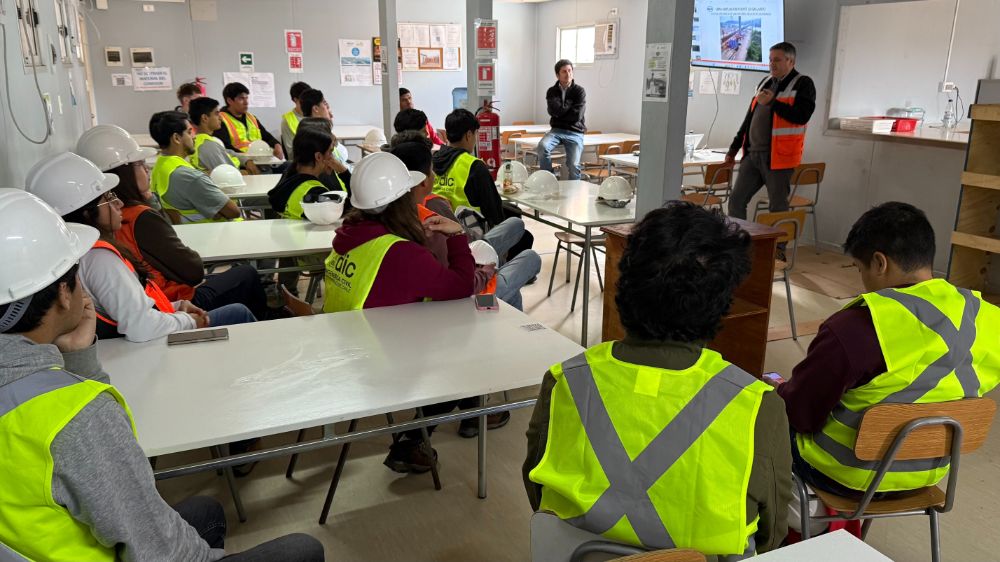 Visita de estudiantes DIC en Puente Lo Gallardo