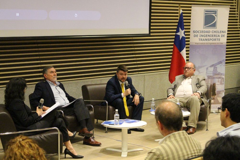 Este plenario reafirma el compromiso del DIC y de SOCHITRAN con aportar evidencia científica y análisis experto al desarrollo de políticas públicas, contribuyendo activamente al diálogo entre academia y gobierno.