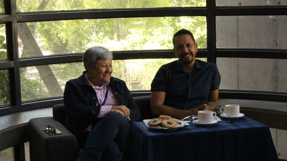Los panelistas invitados fueron Laura Gallardo, investigadora del Centro de Ciencia del Clima y la Resiliencia (CR)2 y académica del Departamento de Geofísica de la U. de Chile, y Andrés Capetillo, analista BI, cientista de datos e Ingeniero Civil Industrial de la Universidad de Chile. 