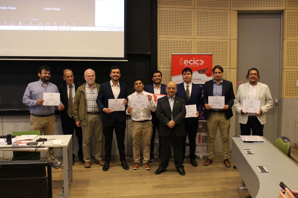 Entrega de certificados en el Diploma en Dirección de Proyectos en Ingeniería y Construcción