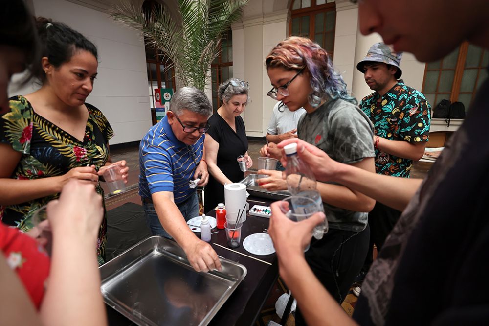 Los diálogos en el territorio, por su parte, proponen jornadas de reflexión colectiva entre la comunidad universitaria y actores sociales, culturales y comunitarios.