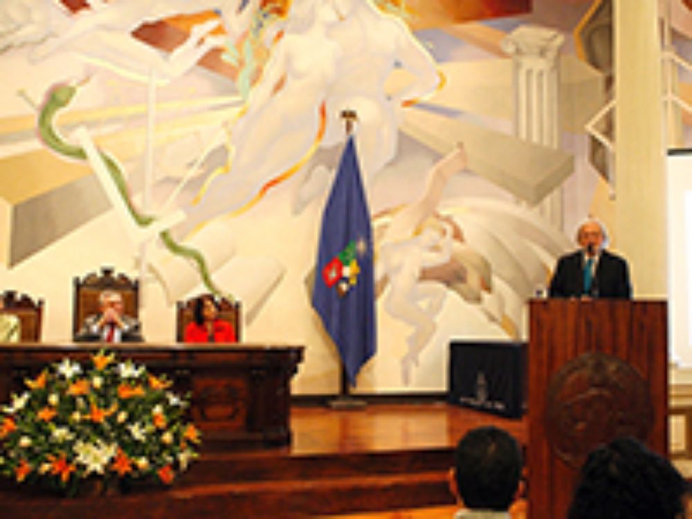 El profesor Brugnoli, que realizó un discurso en representación de los galardonados, aseguró que la docencia debe desafiar los límites del conocimiento.