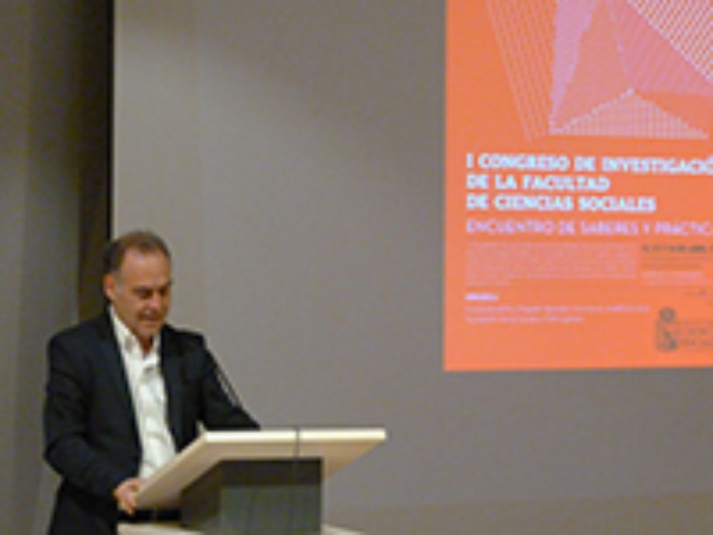 Los temas abordados corresponden a líneas de investigación desarrolladas por equipos y núcleos liderados por académicos(as) de la Facultad, necesarios de relevar, según el decano Roberto Aceituno.