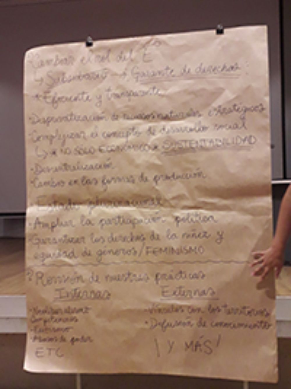 En definitiva, el momento actual en el cual se inserta la sociedad chilena brinda la oportunidad para recuperar la ciudadanía participativa.