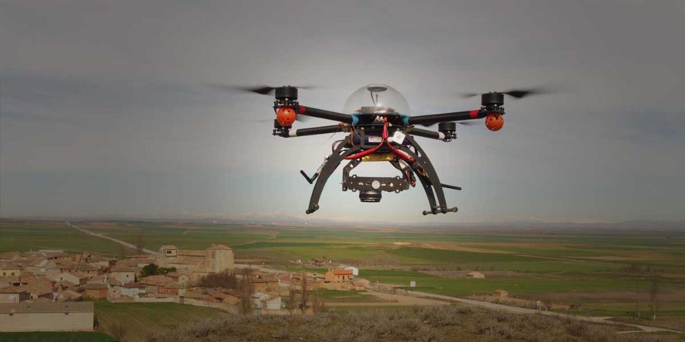 "Curso de Vuelo, fotogrametría y modelos 3D con Dron" es el nombre del nuevo programa de la unidad de Educación Continua de la FAU, que arrancó el pasado sábado 6 de julio.