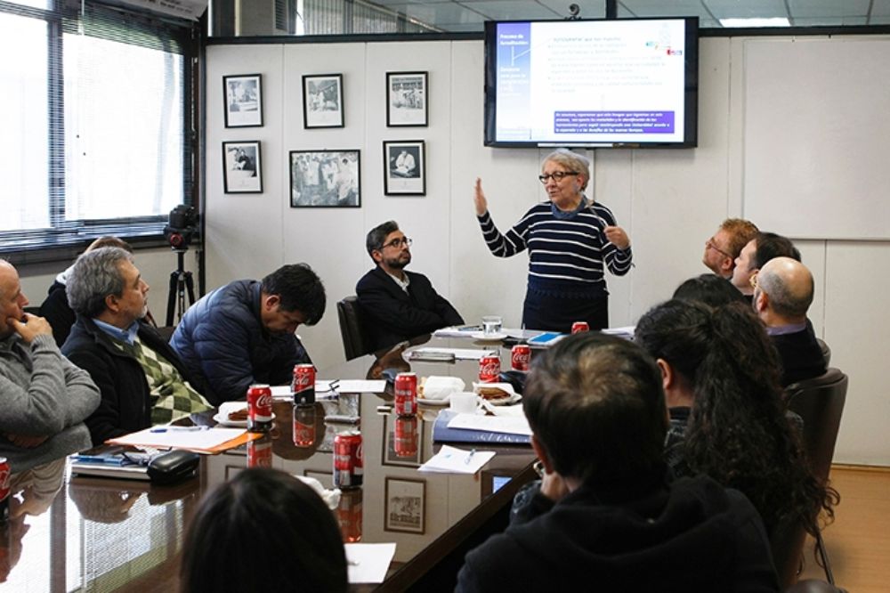 La Dra. Gloria Riquelme, quien encabeza el COAI, expuso ante el Consejo de la Facultad de Ciencias Veterinarias y Pecuarias los objetivos y el cronograma de trabajo.