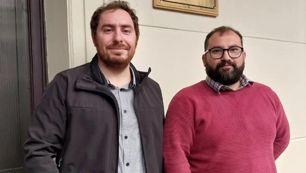 Óscar Riquelme y Daniel Briones, del Doctorado en Historia de la U. de Chile,