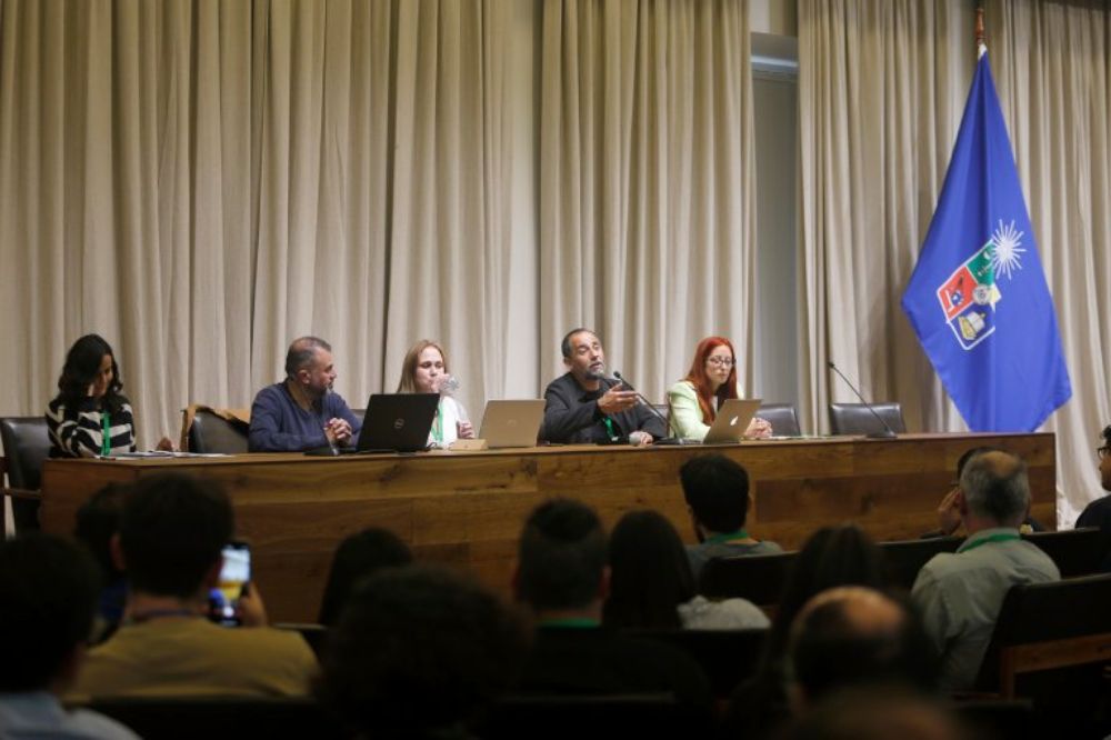 El Dr. Álvaro Promis en la ceremonia final del VIII Congreso Chileno de Ciencias Forestales.