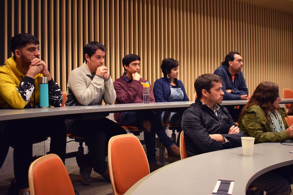 Parte del público asistente al examen de grado de Matías Sifón.