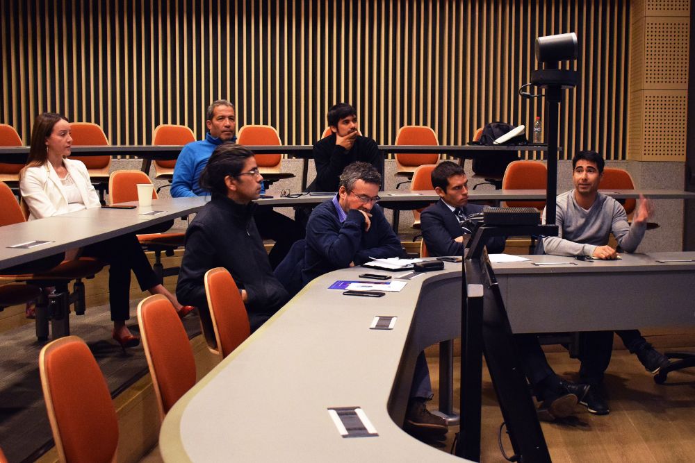 Comisión Evaluadora compuesta por Sergio Ruiz, Director del Departamento de Geofísica; Jaime Campos, Director del Programa Riesgo Sísmico; Sebastián Riquelme, Investigador del PRS y Mauricio Fuentes, Investigador del PRS.