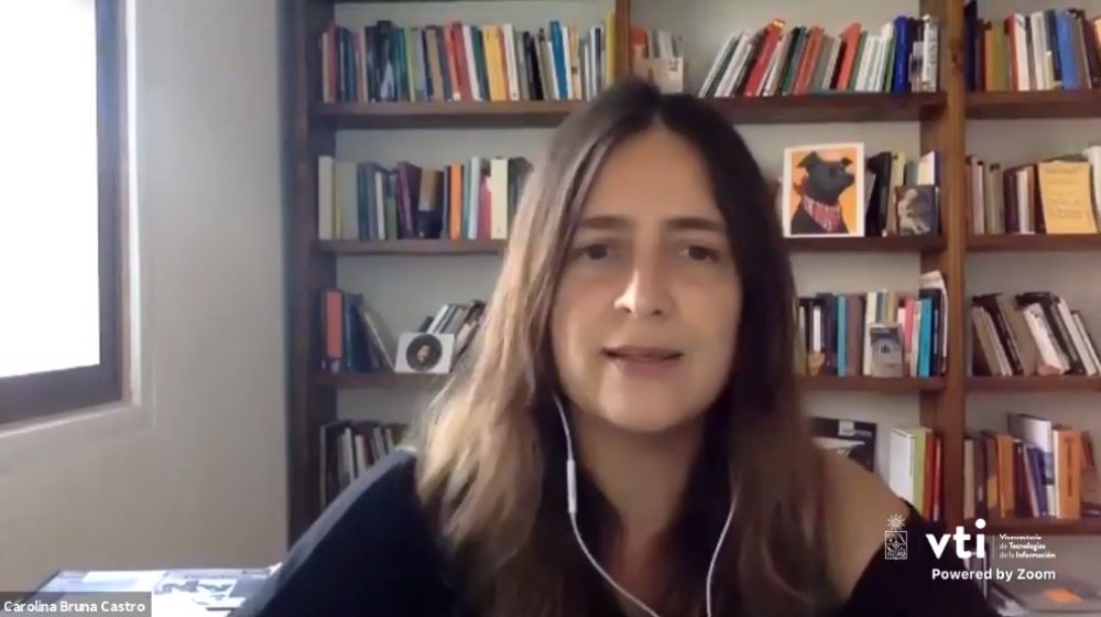 La profesora Carolina Bruna abordó algunas de las premisas del texto desde la teoría política.