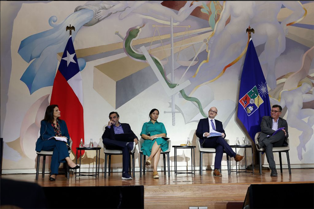 Durante el lanzamiento del programa, se realizó un panel de conversación bajo el título "La integración latinoamericana en un mundo en transformación".